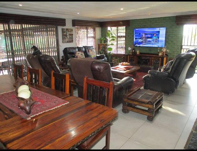 6 BEDROOM HOUSE FOR SALE IN DAN PIENAAR